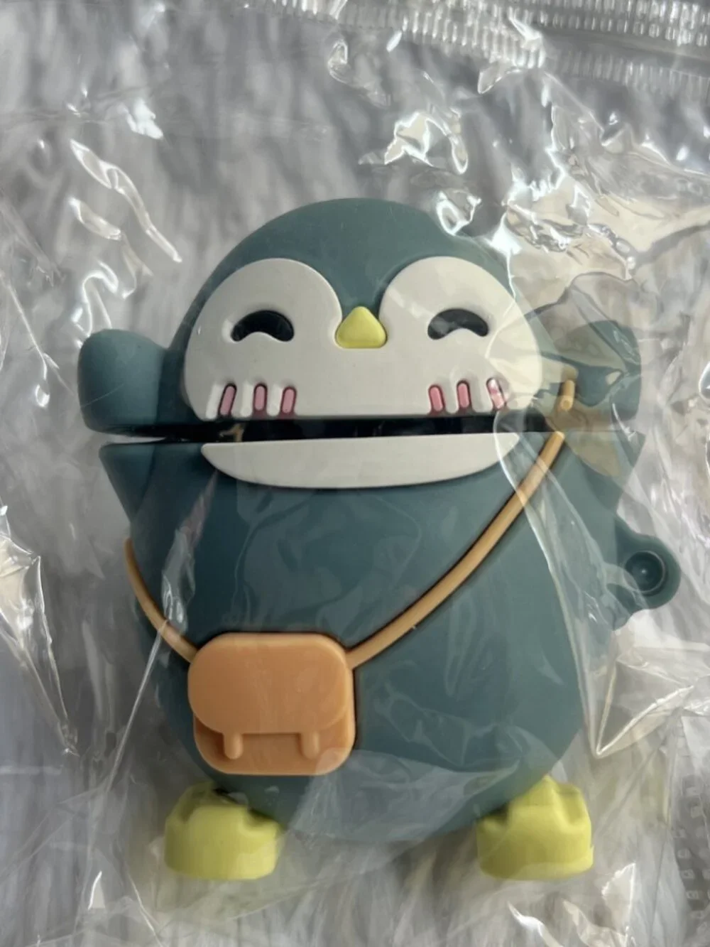 Cute Penguin with Bag Apple Airpod Gen. 1/2 Case